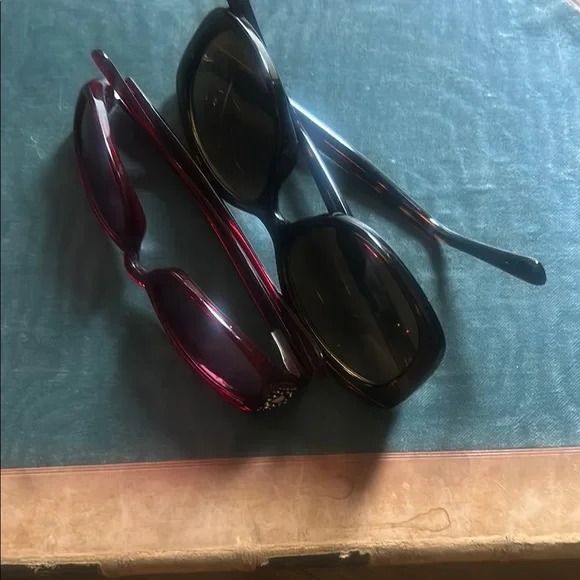 Black and Red Sunglasses Set - Picture 4 of 4